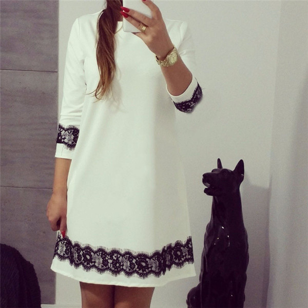 Модерна дамска рокля широк модел с елемент дантела в бял цвят 