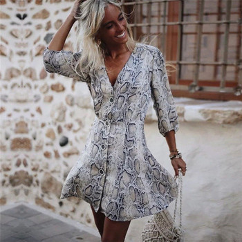 Ежедневна дамска рокля с V-образно деколте и принт 