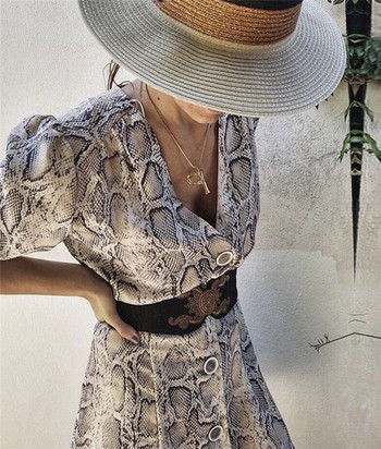 Ежедневна дамска рокля с V-образно деколте и принт 