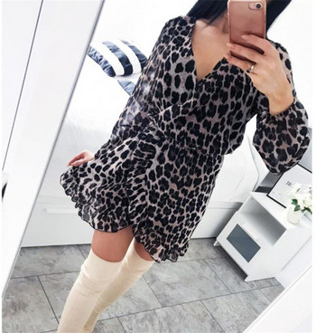 Стилна дамска рокля с V-образно деколте в леопардов принт 