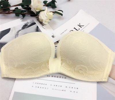 Модерен дамски сутиен с дантела в бял и черен цвят