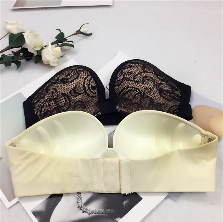 Модерен дамски сутиен с дантела в бял и черен цвят