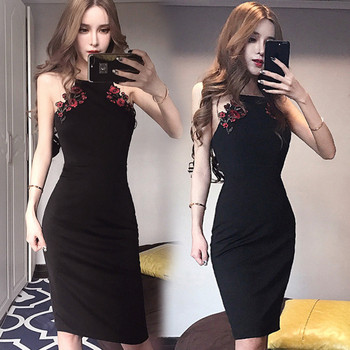 Модерна дамска рокля с тънки презрамки и флорална бродерия в черен цвят