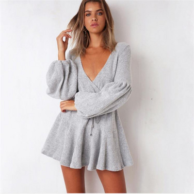 Ежедневна дамска рокля разкроен модел и V-образно деколте в няколко цвята 