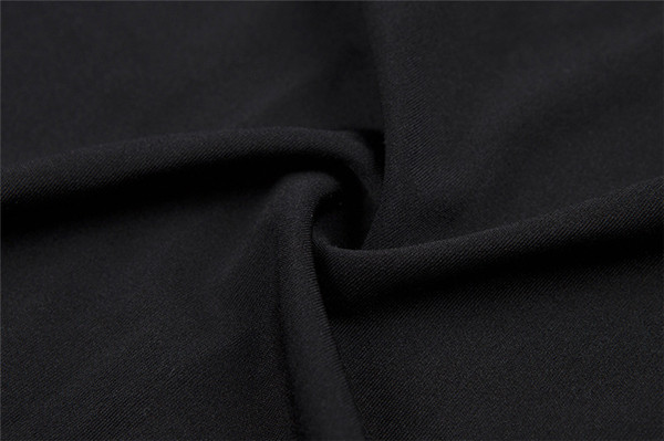 Дамска рокля в черен и бял цвят 