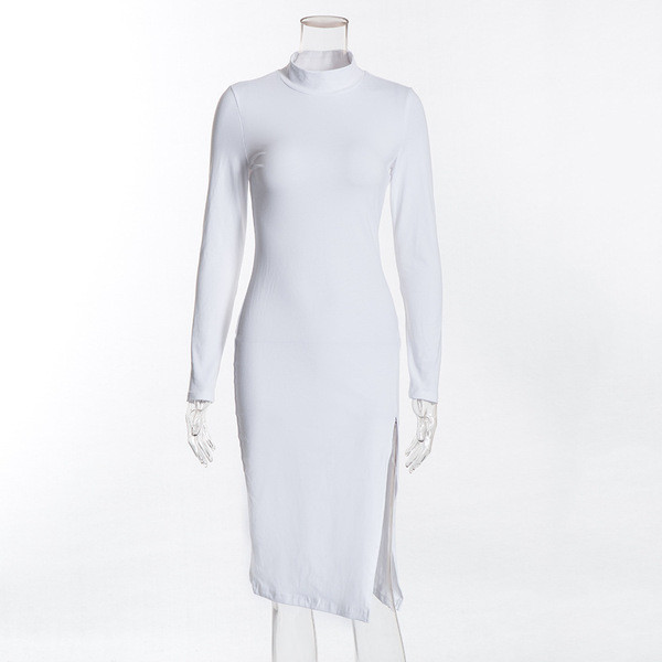 Стилна дамска рокля с цепка в бял ,черен и червен цвят 