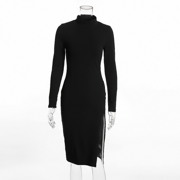 Стилна дамска рокля с цепка в бял ,черен и червен цвят 