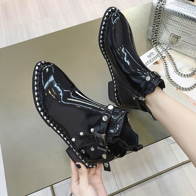 Актуални дамски боти с лачено покритие с метални капси в два модела