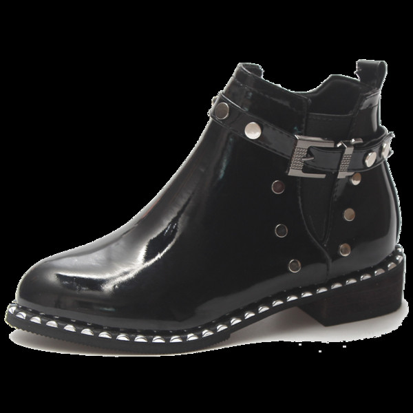 Актуални дамски боти с лачено покритие с метални капси в два модела