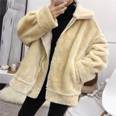 Sporty and elegant women`s down coat in two colors