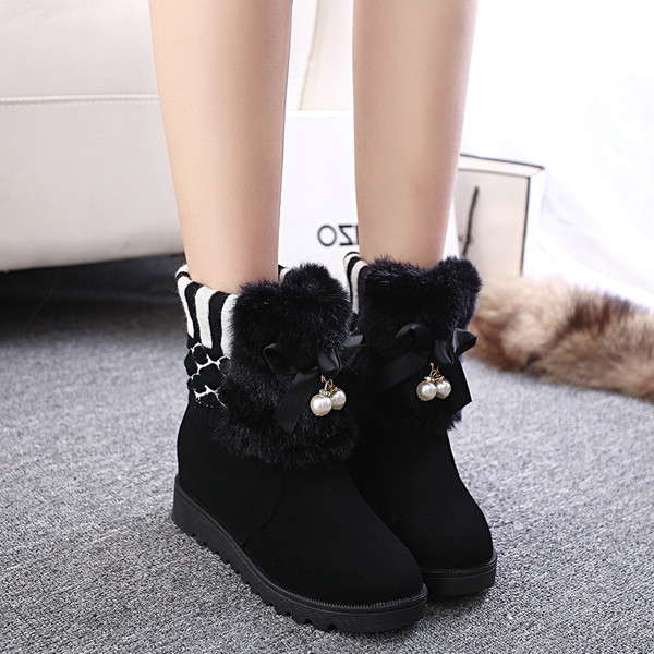 Ежедневни дамски боти с пух и панделка в черен и кафяв цвят