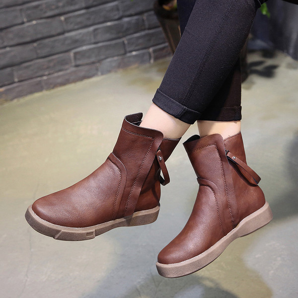 Актуални дамски боти от еко кожа в два цвята