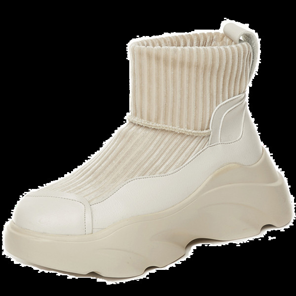 Спортни дамски боти с груба подметка в черен и бял цвят