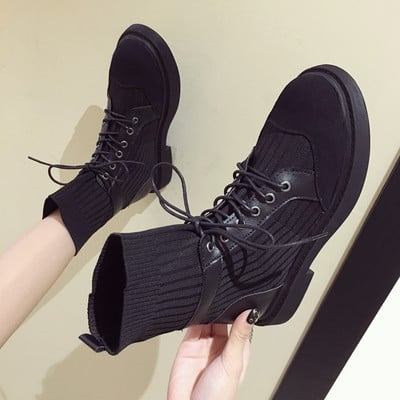 Άνετες γυναικείες  μπότες με κορδόνια σε μαύρο χρώμα