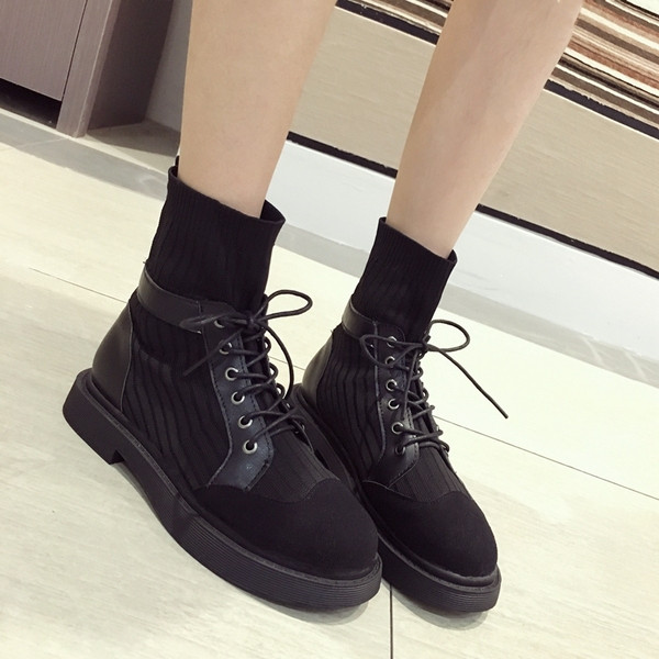 Удобни дамски боти с връзки в черен цвят