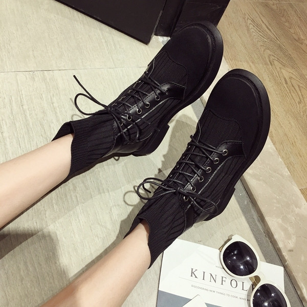 Удобни дамски боти с връзки в черен цвят