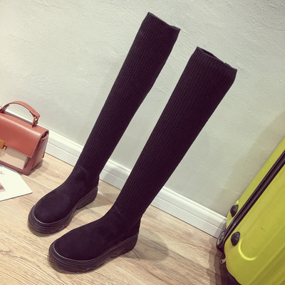 Alkalmi női csizma durva talppal, fekete és piros színben