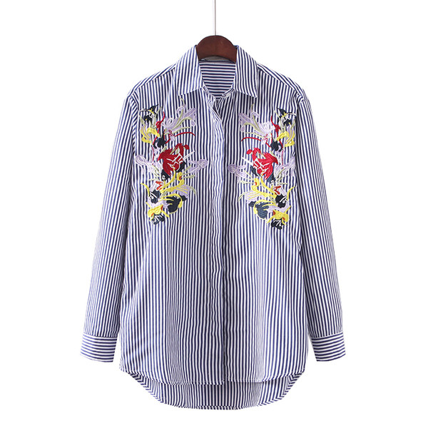 Modern női csíkos ing színes hímzéssel