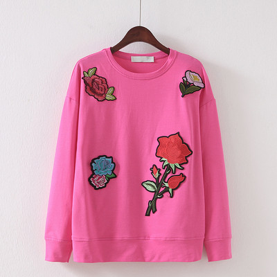 Bluză de damă modernă cu broderie colorată în negru, alb și roz