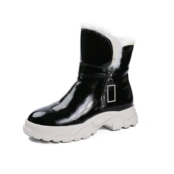 Зимно дамски боти с цип в черен и бял цвят