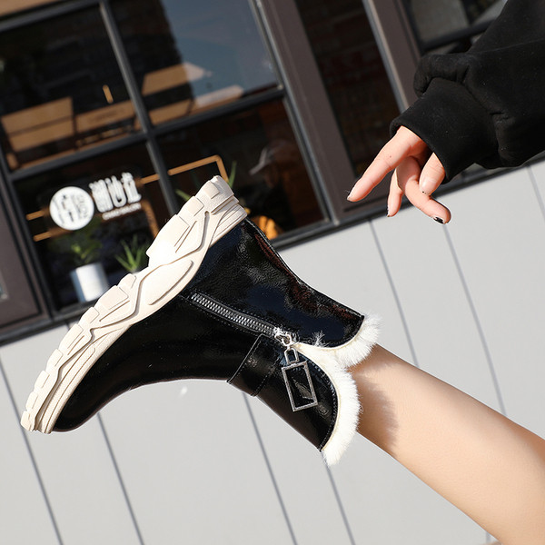 Зимно дамски боти с цип в черен и бял цвят