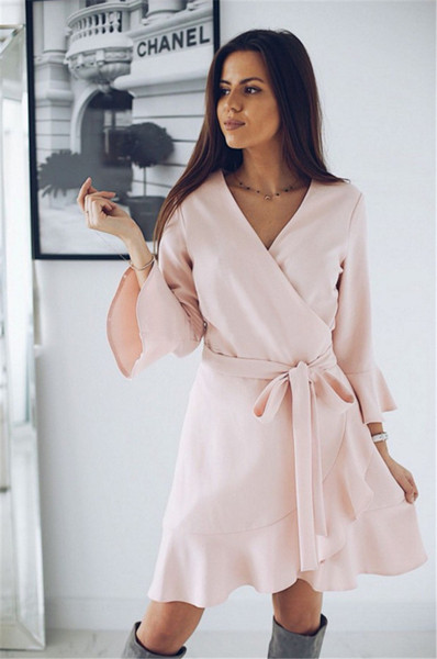 Finom női ruha V-nyakú és lótusz ujjú három színben