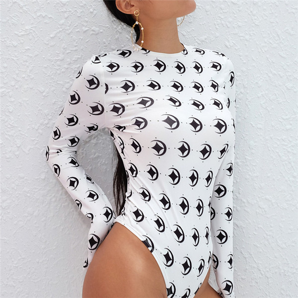 Модерно дамско  памучно боди с апликация в бял цвят 