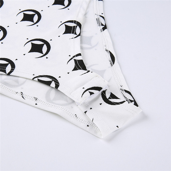 Модерно дамско  памучно боди с апликация в бял цвят 