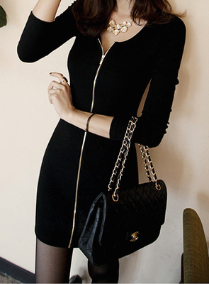 Къса дамска рокля с цип в черен цвят