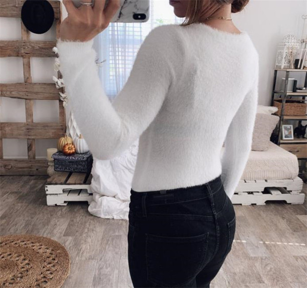 Есенно-зимна дамско боди  с V-образно деколте в бял цвят 