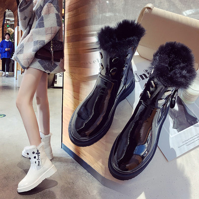 Γυναικέιες μπότες μπότες σε λευκό και μαύρο χρώμα