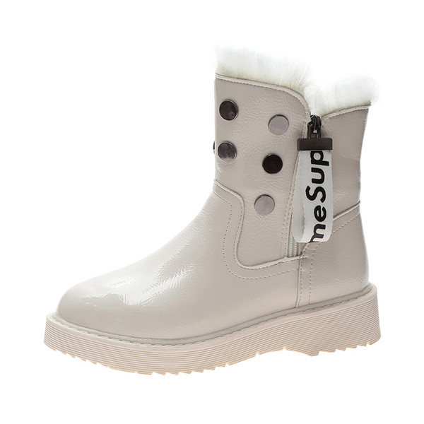 Зимни дамски ботуши в бял и черен цвят от еко кожа