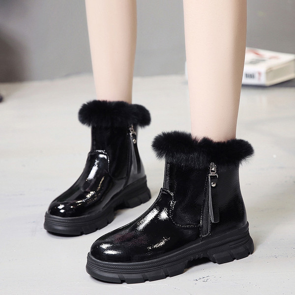 Лачени дамски боти от еко кожа в черен и бял цвят