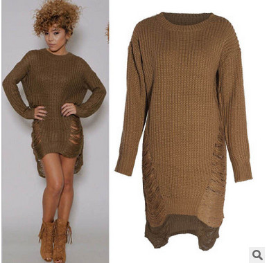 Дълъг дамски пуловер с разкъсани мотиви в няколко цвята