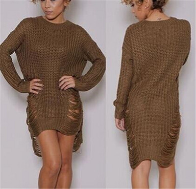 Дълъг дамски пуловер с разкъсани мотиви в няколко цвята