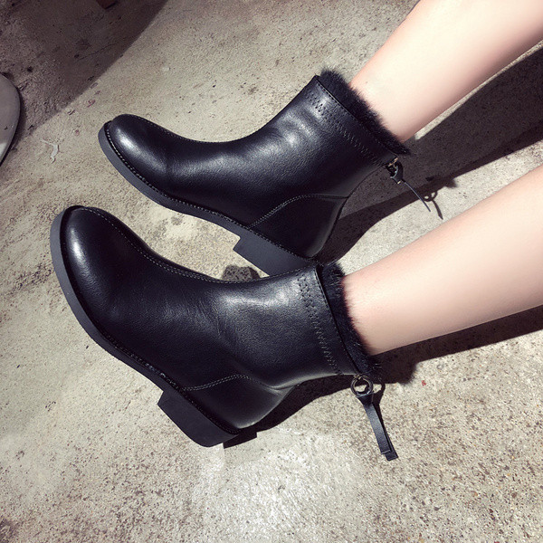 Изчистени дамски боти за зимата от еко кожа в два цвята