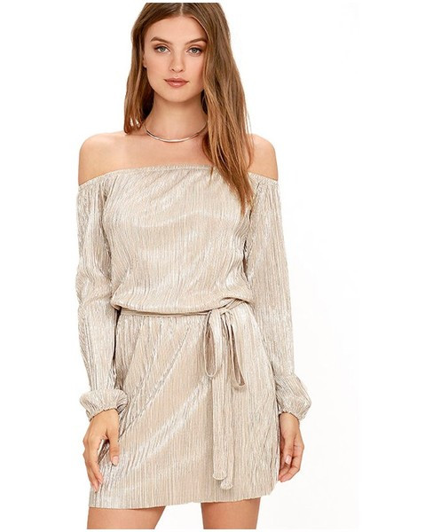 Модерна дамска рокля с лъскав ефект и паднали ръкави в два цвята