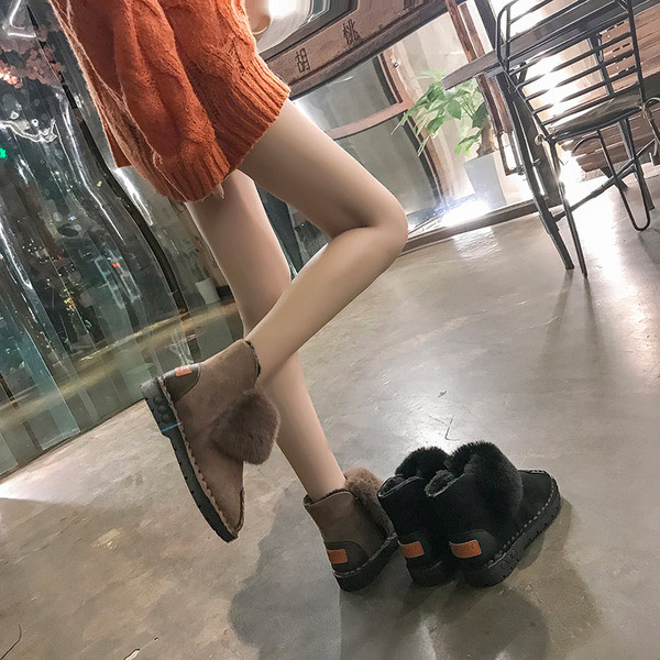 ÚJ modern női csizma télre, fekete és barna pehelyszínnel