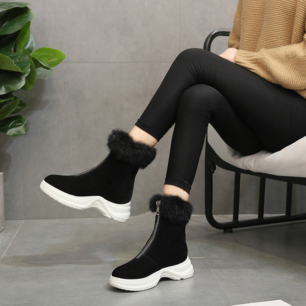 Stílusos női csizma cipzárral és pehelyszínnel fekete és barna színben