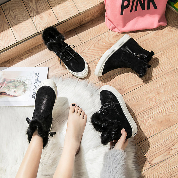Ежедневни дамски боти за зимата в черен цвят с пух в два модела