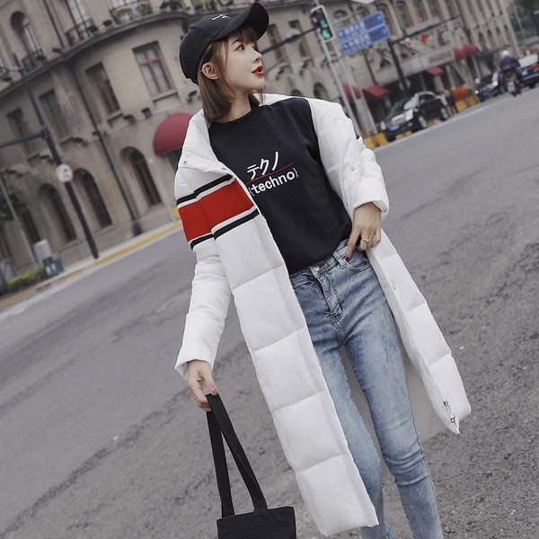 Ежедневно дамско зимно яке с висока яка и надпис в няколко цвята