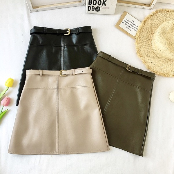 Дамска пола в три цвята с колан