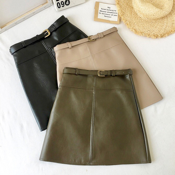 Дамска пола в три цвята с колан