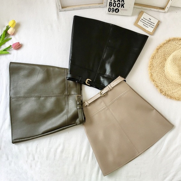 Дамска пола в три цвята с колан