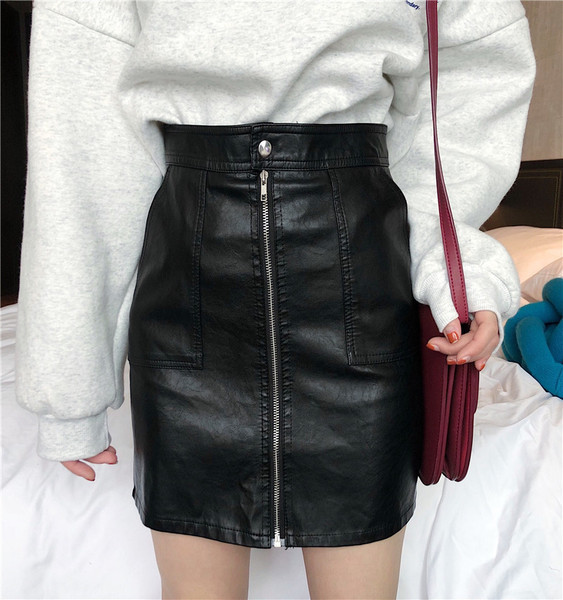 Модерна дамска пола в черен цвят с цип