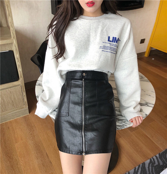 Модерна дамска пола в черен цвят с цип