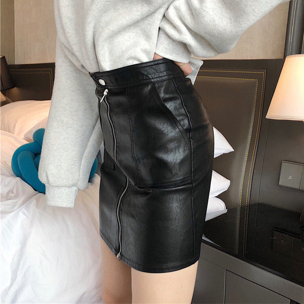 Модерна дамска пола в черен цвят с цип