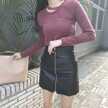 Актуална дамска пола в черен цвят