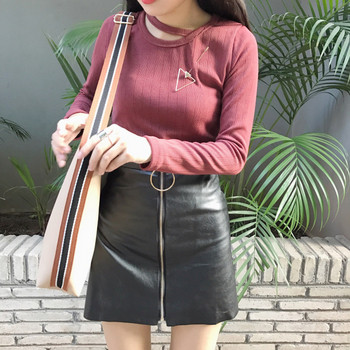 Актуална дамска пола в черен цвят