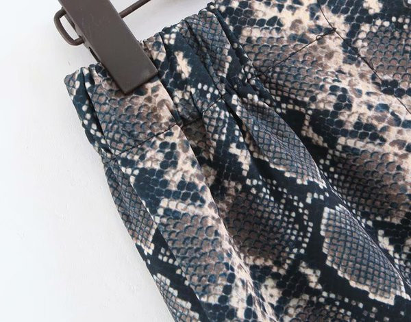 Дамска модерна къса пола 